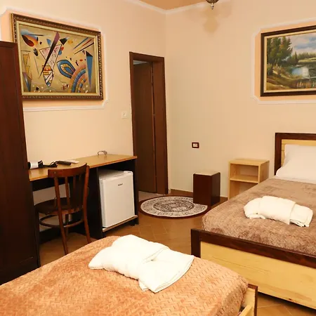 Jatroi בית הארחה 3*