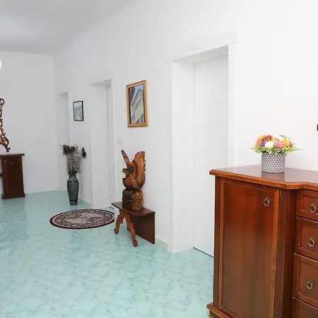 Guest house Jatroi