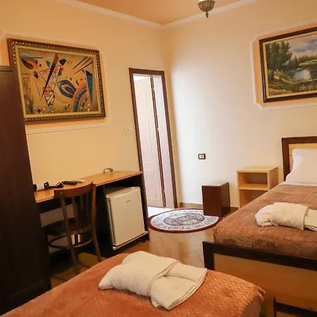 Jatroi Guest house *